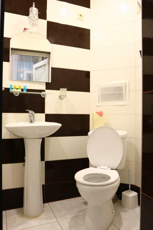 Rainbow Rooms Apart Hotel Makhinjauri Extérieur photo